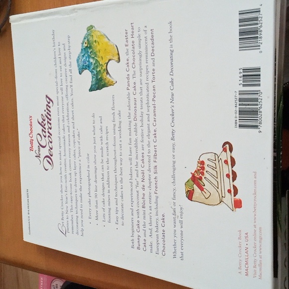 Betty Crocker's New Cake Decorating - Picture 2 of 2
